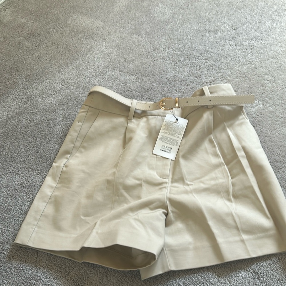 Brand new Zara shorts beige size M